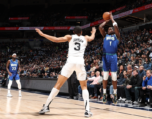  爱德华兹三分火力全开，森林狼轻取黄蜂取得三连胜