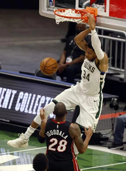  霍勒迪防守锁死对方核心，雄鹿击败凯尔特人巩固榜首优势